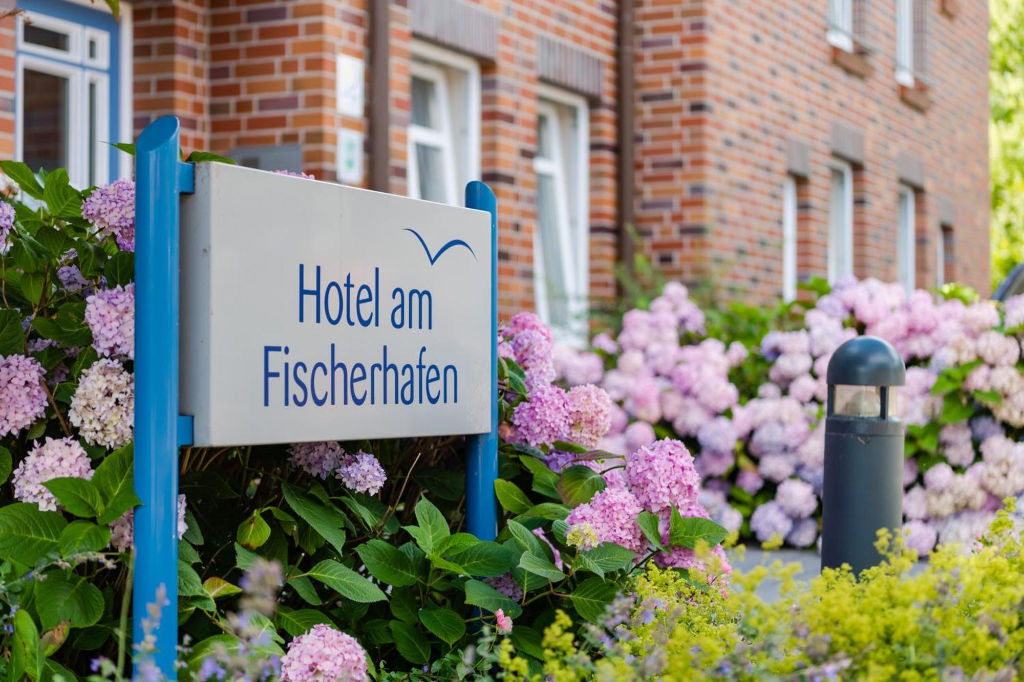 Hotel Am Fischerhafen Ditzum Extérieur photo