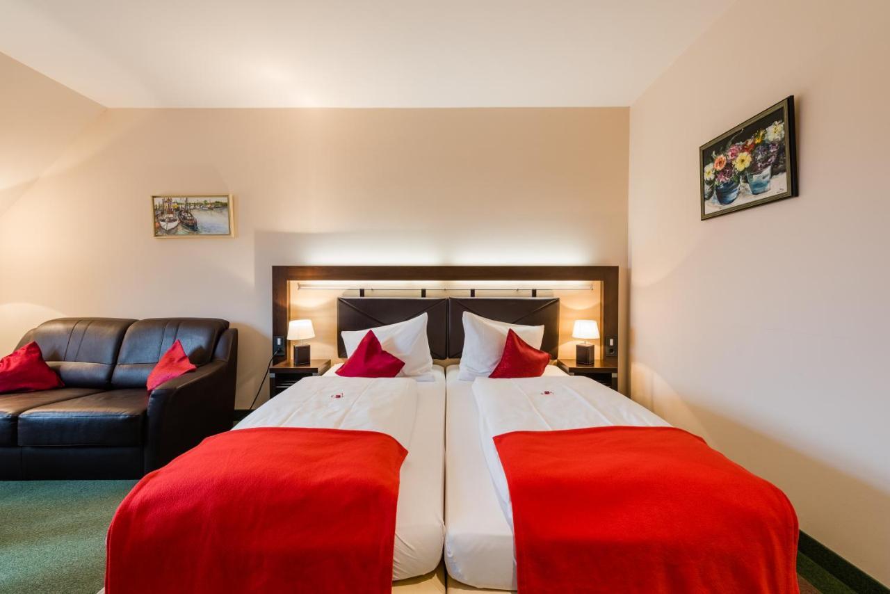 Hotel Am Fischerhafen Ditzum Extérieur photo